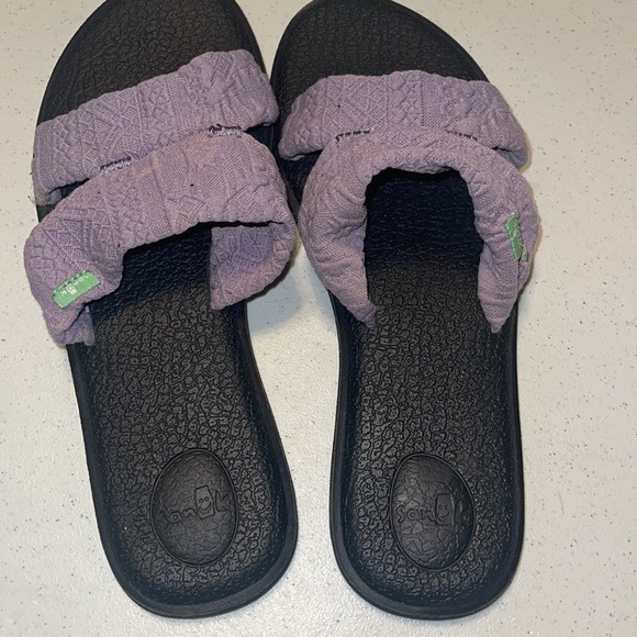 SANUK - Picture 3 of 7